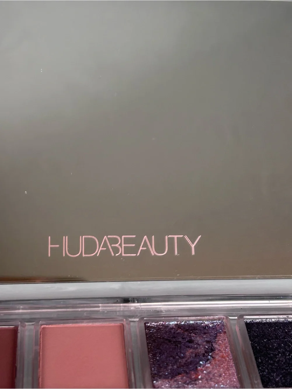 HUDA BEAUTY incredible colors
